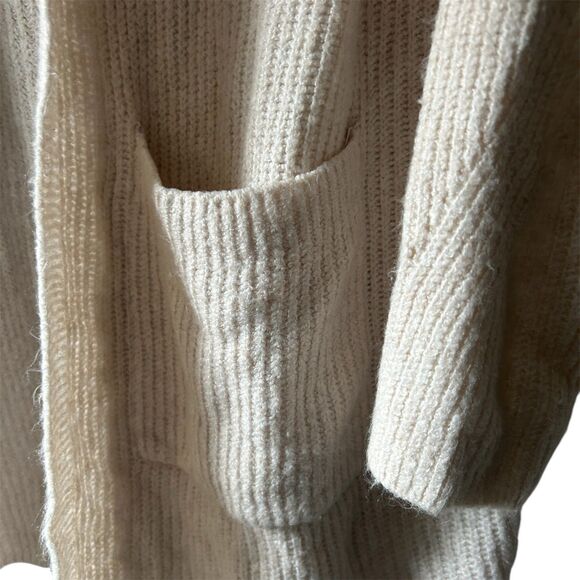 Oversized Knit Cardigan American Eagle Beige Sweater With Pockets - Picture 3 of 6